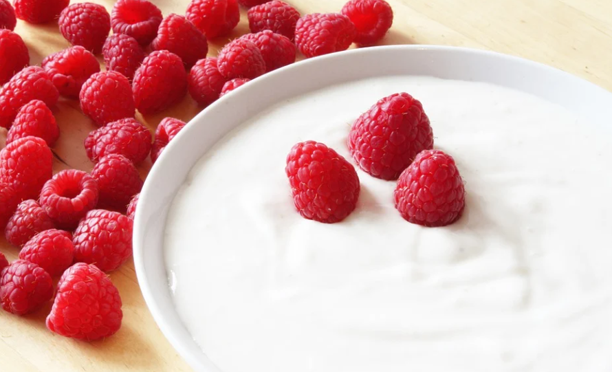 Benefits of Yogurt for a Spotless Skin and Glossy Hair