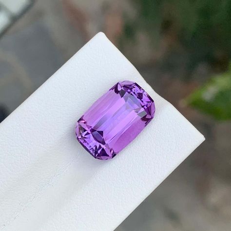 Amethyst Stone: Spiritual Meaning and Chakra Healing Uses
