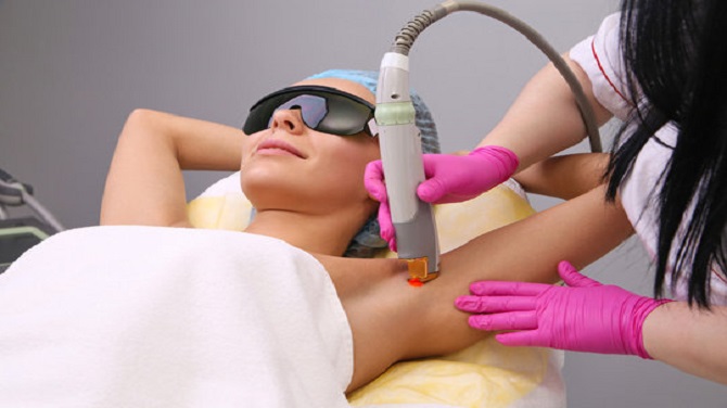 الحساسية وإزالة الشعر بالليزر: متى يجب الحذر؟
