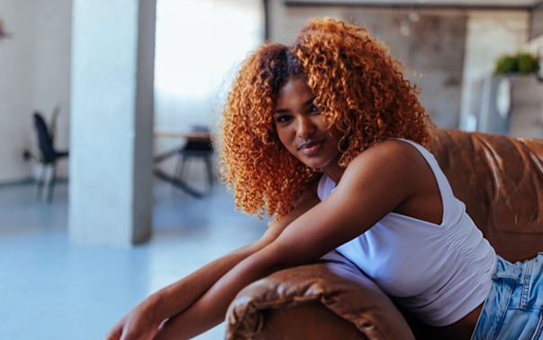 Photo-Ready Afro Curls the Soft-Focus Curl Look with Piano Color Dimension
