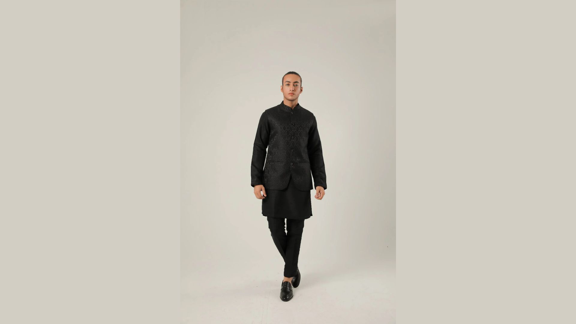 How to Choose the Perfect Waistcoat for Men in Pakistan for Weddings and Special Events