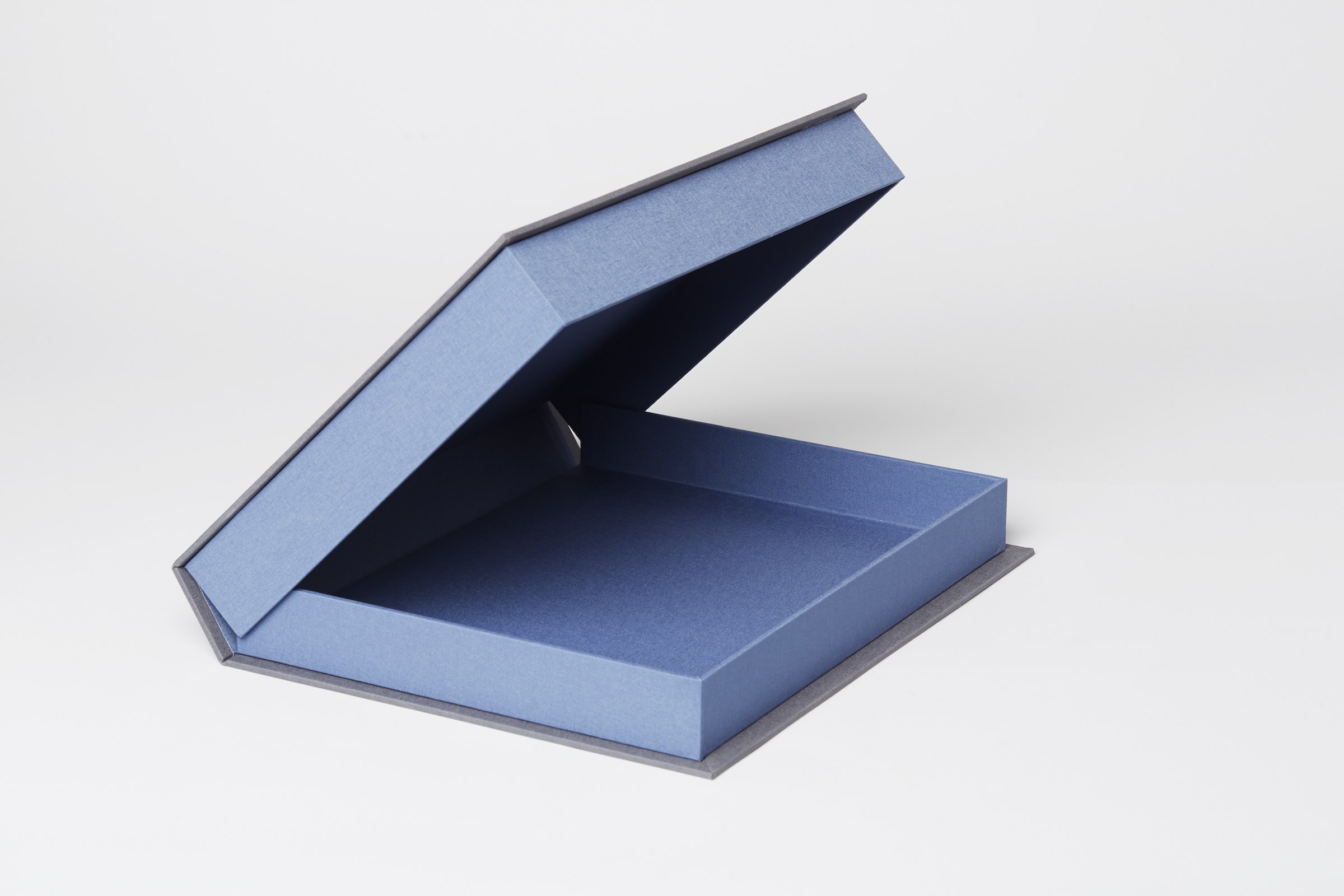 Why Custom Clamshell Boxes Are Ideal for Protective Packaging