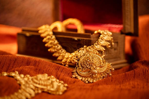 France Jewellery: Timeless Luxury, Responsible Craftsmanship, and Modern Retail Evolution