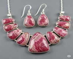 Rhodochrosite&#39;s Power Unlocked: Chakra Healing and Spiritual Applications