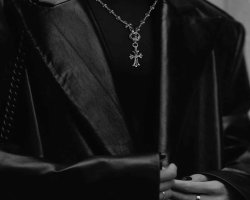 How Chrome Hearts Accessories Transform Everyday Outfits