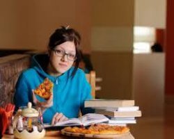 Best Fast-Food Chains in Qatar for Affordable Solo Meals