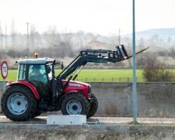 Choosing the Right Hitch Kits for John Deere Tractors and 3 Point Tractor Hitch Equipment